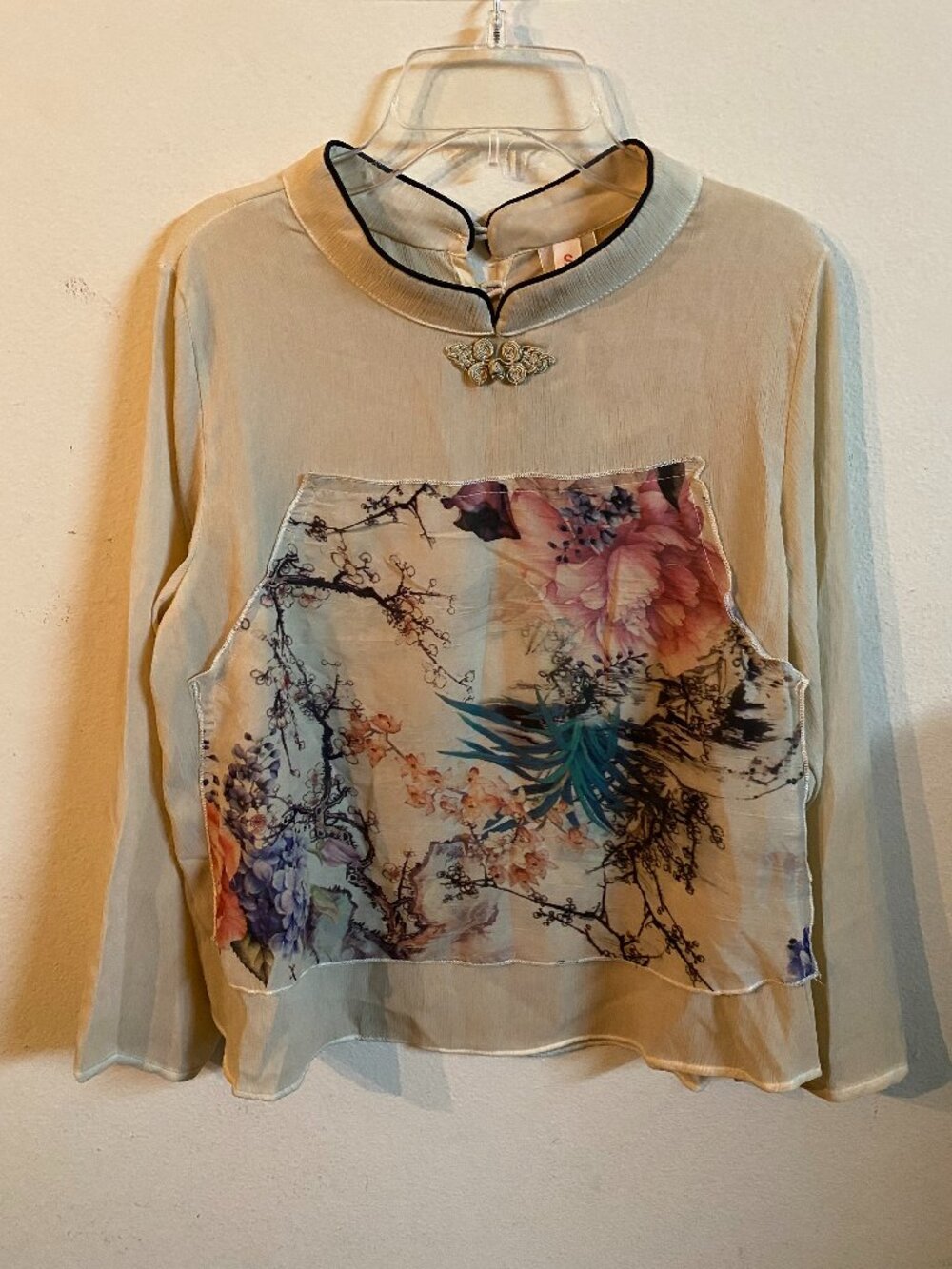 PRETTY ANGEL SMALL BEIGE/CREAM IMPROVED/MODERNIZED CHINESESTYLE CHEONGSAM BLOUSE